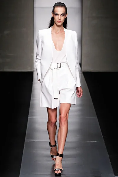 Look 3